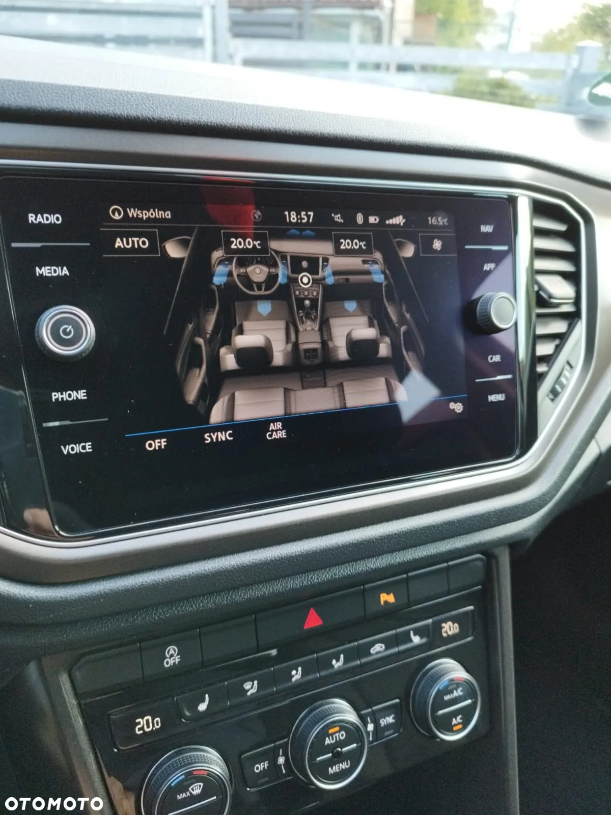 Volkswagen T-Roc - 8