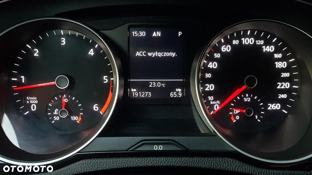 Volkswagen Passat Variant 2.0 TDI SCR DSG Highline - 32