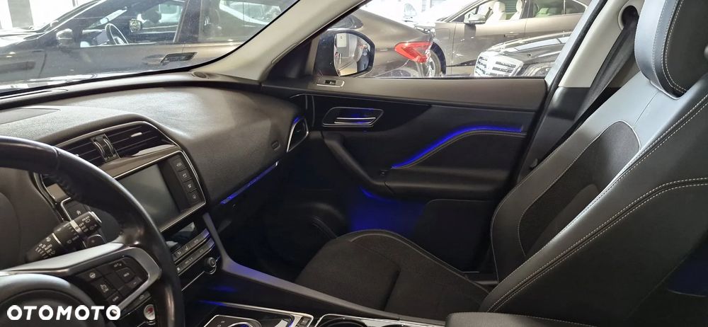 Jaguar F-Pace 2.0 i4D AWD R-Sport - 36