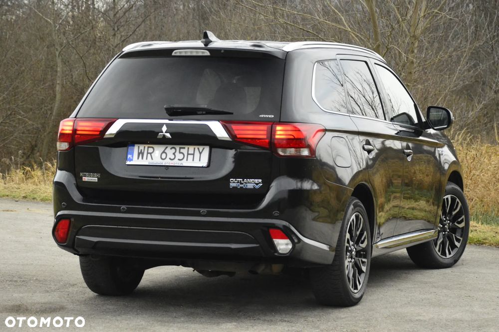 Mitsubishi Outlander 2.0 4WD Top - 5