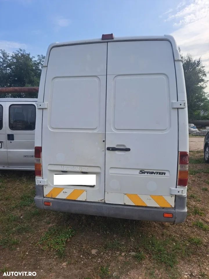 Mercedes-Benz Sprinter - 4