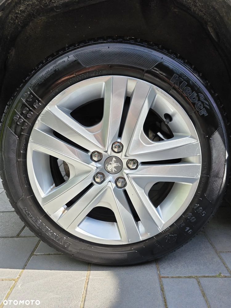 Peugeot 2008 1.2 Pure Tech Style EU6 - 29