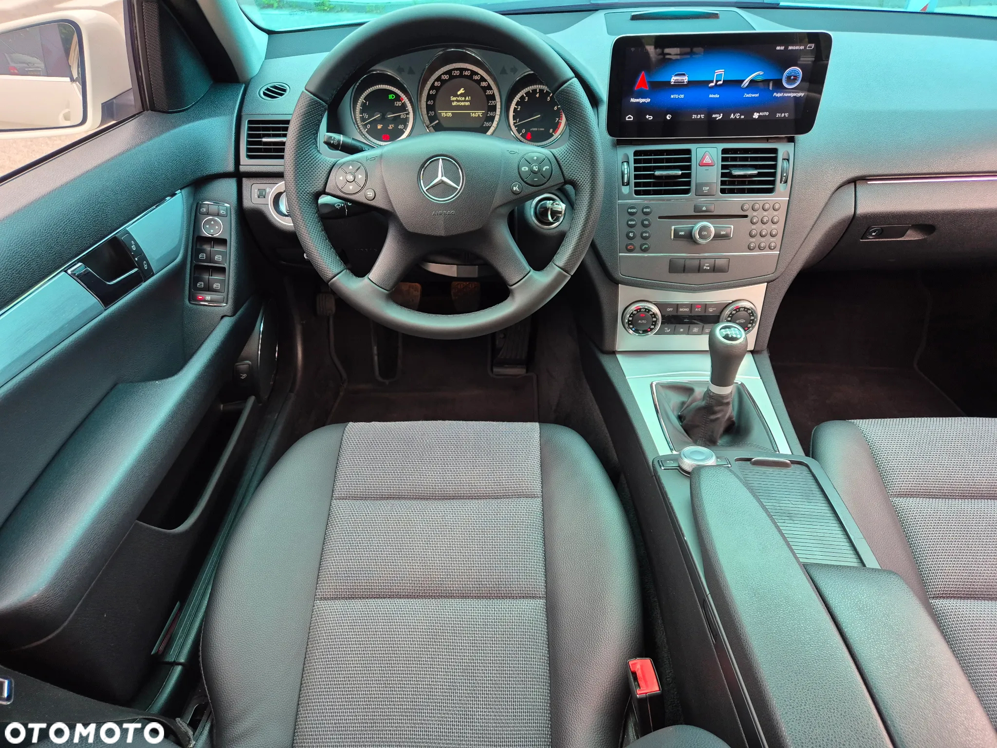 Mercedes-Benz Klasa C 180 T Kompressor BlueEFFICIENCY Avantgarde - 33