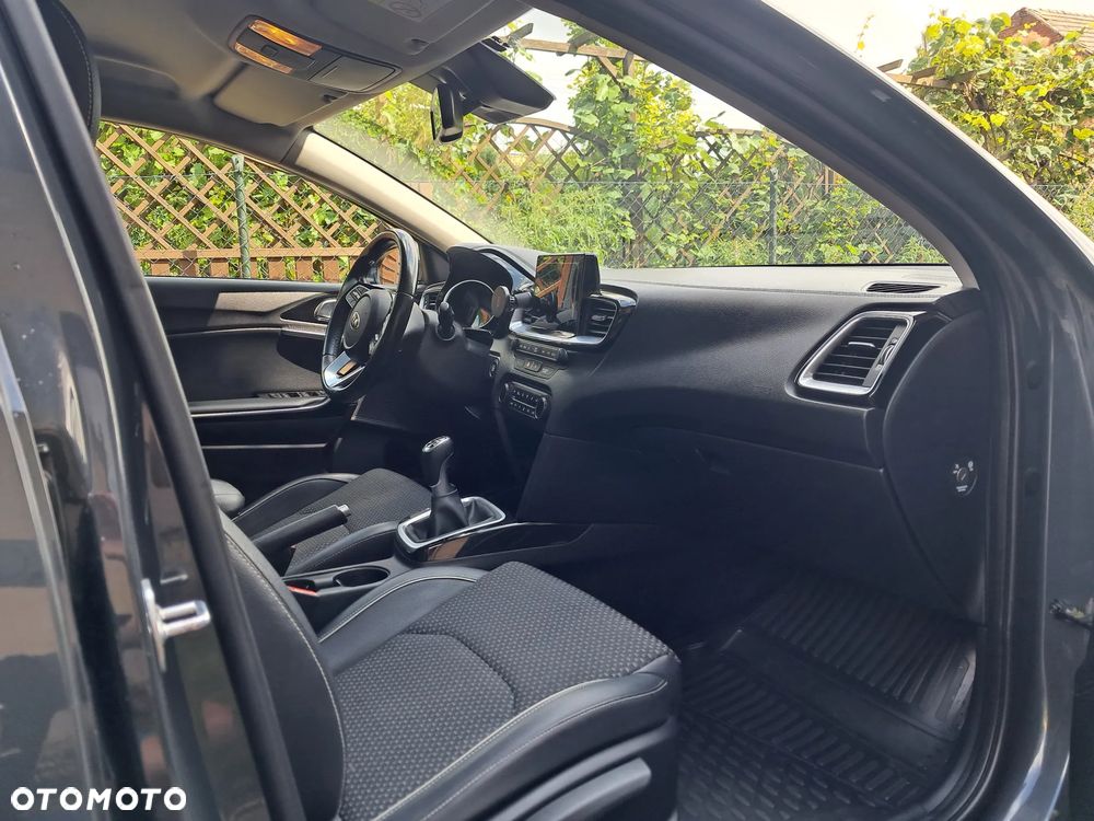 Kia Ceed 1.6 CRDi mHEV M - 8