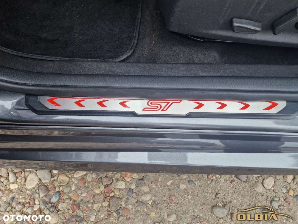 Ford Focus 2.0 EcoBoost ST - 18