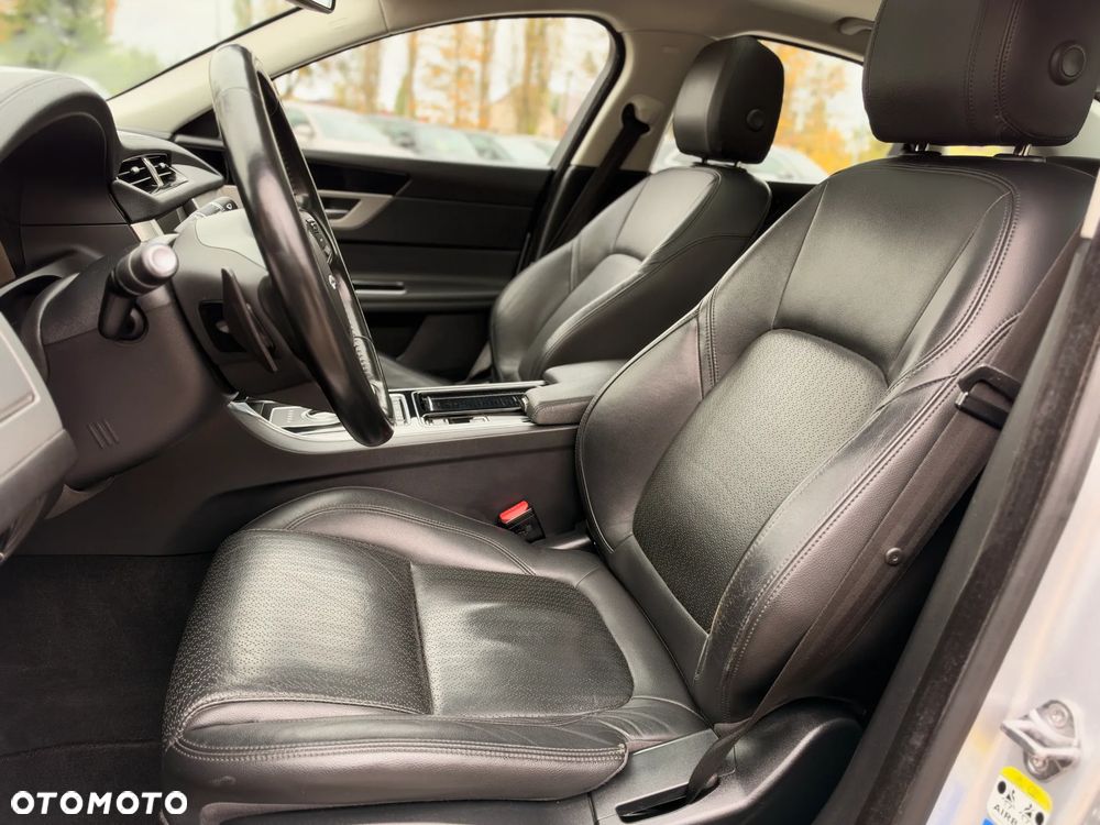 Jaguar XF 3.0 TDV6 300 Sport - 31
