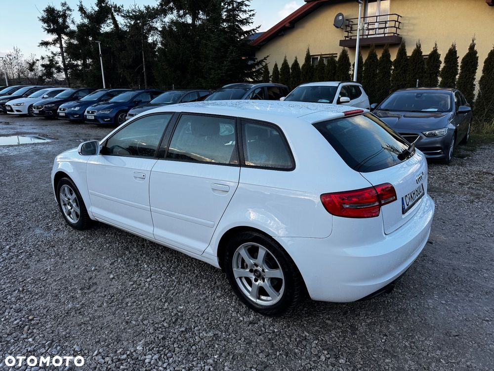 Audi A3 Sportback 1.6 Ambiente - 12