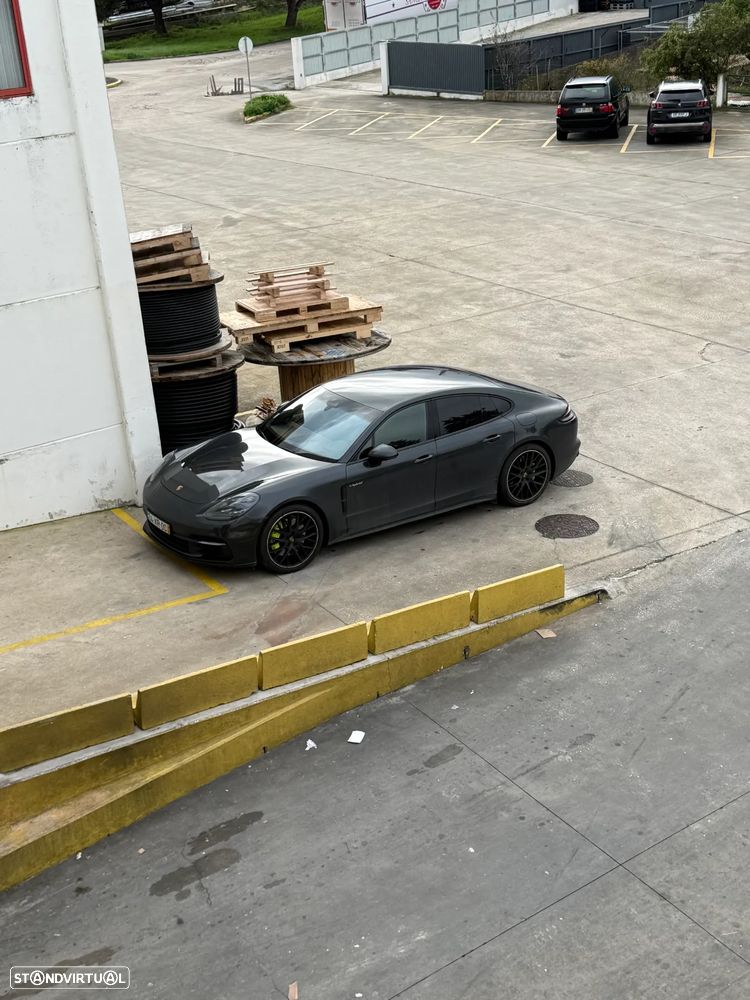 Porsche Panamera 4 E-Hybrid - 3