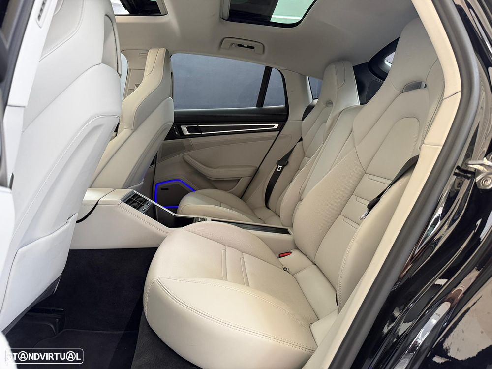 Porsche Panamera 4 E-Hybrid Platinum Edition - 38