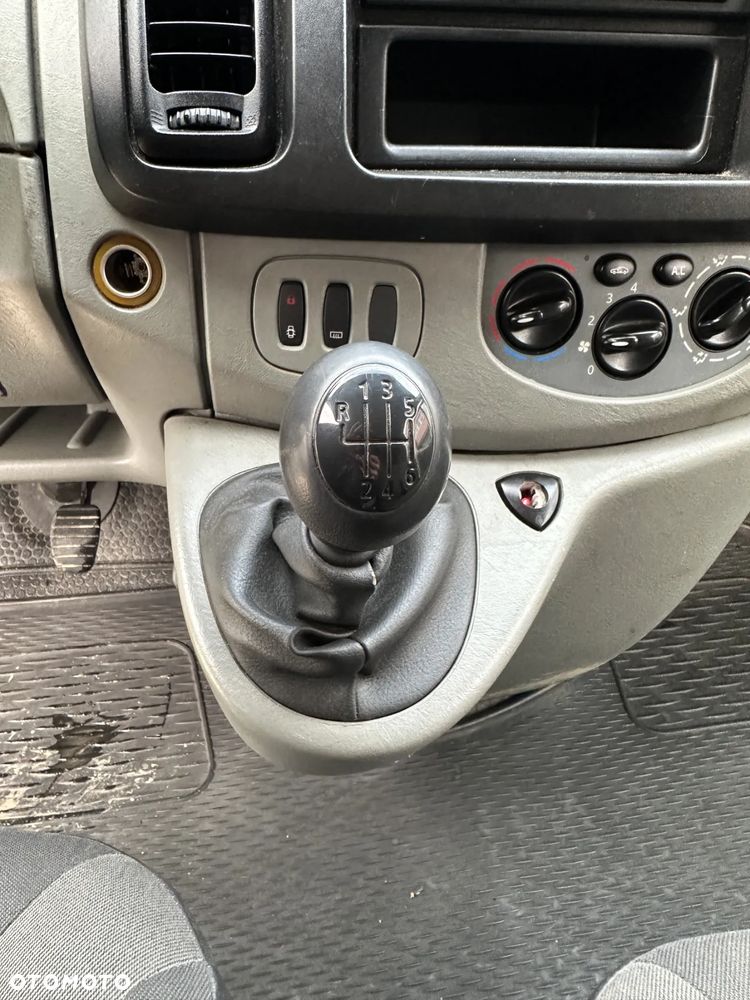 Renault TRAFIC - 10