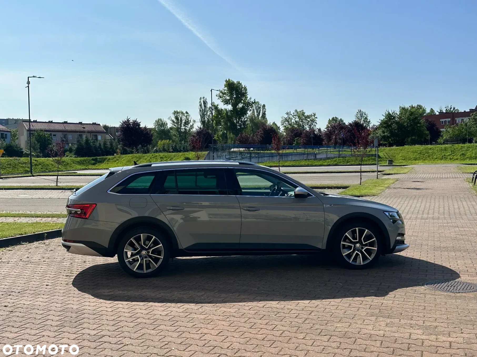 Skoda Superb Combi 2.0 TDI 4x4 DSG Scout - 10