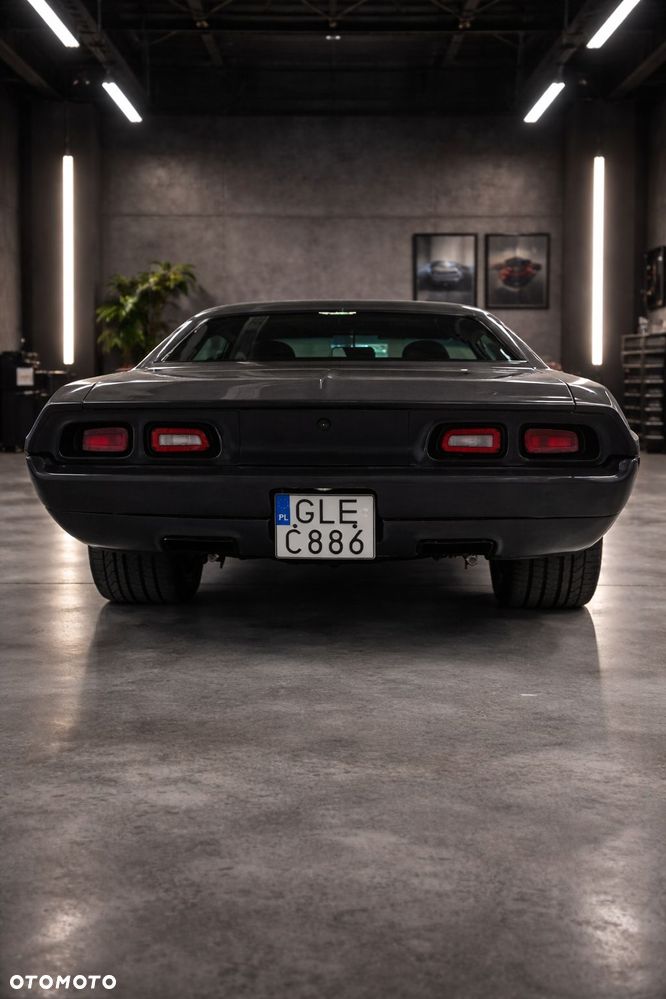 Dodge Challenger - 2