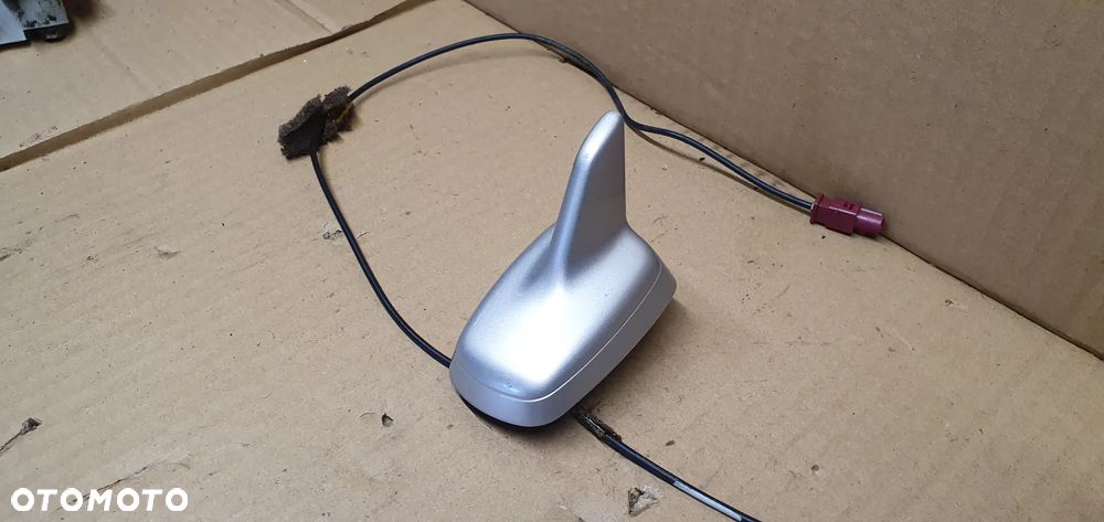 Antena dachowa radia GPS Audi A8 D3 4E0035503R - 2