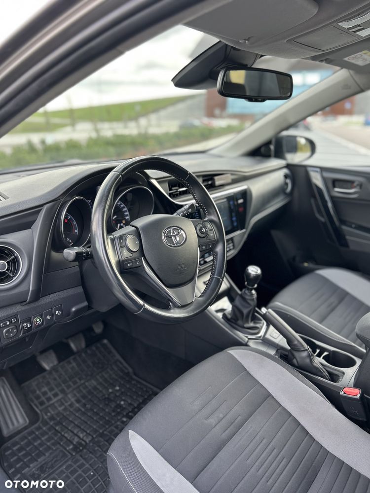Toyota Auris - 11
