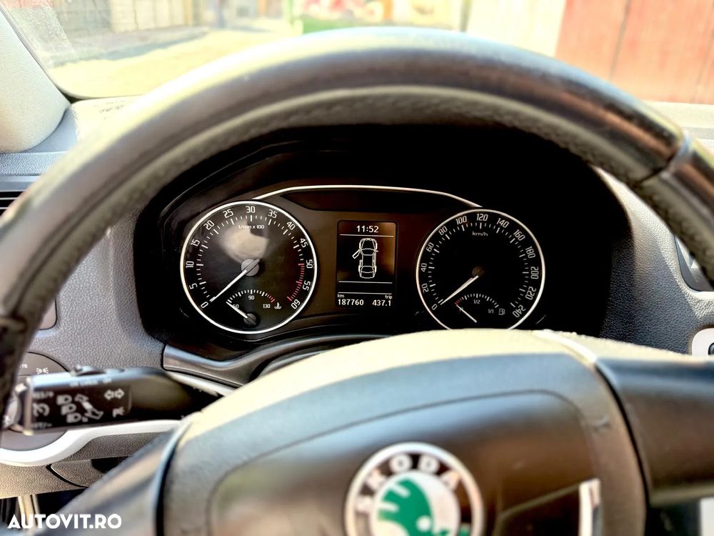 Skoda Octavia 2.0 TDI Ambiente DSG - 6