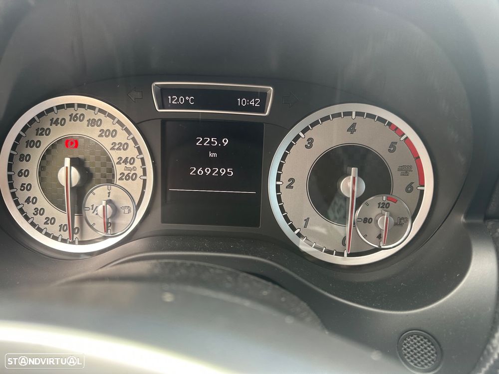 Mercedes-Benz A 200 CDI BE AMG Line - 26