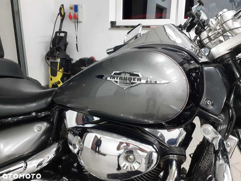 Suzuki Intruder - 10