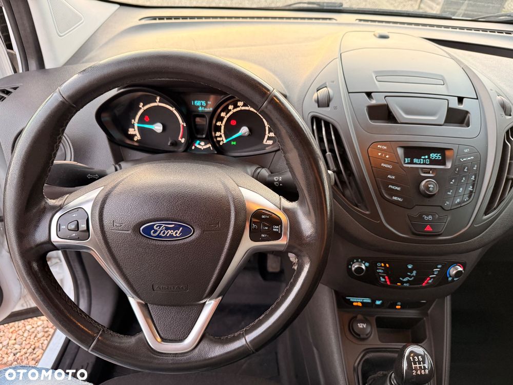Ford Transit Courier - 26