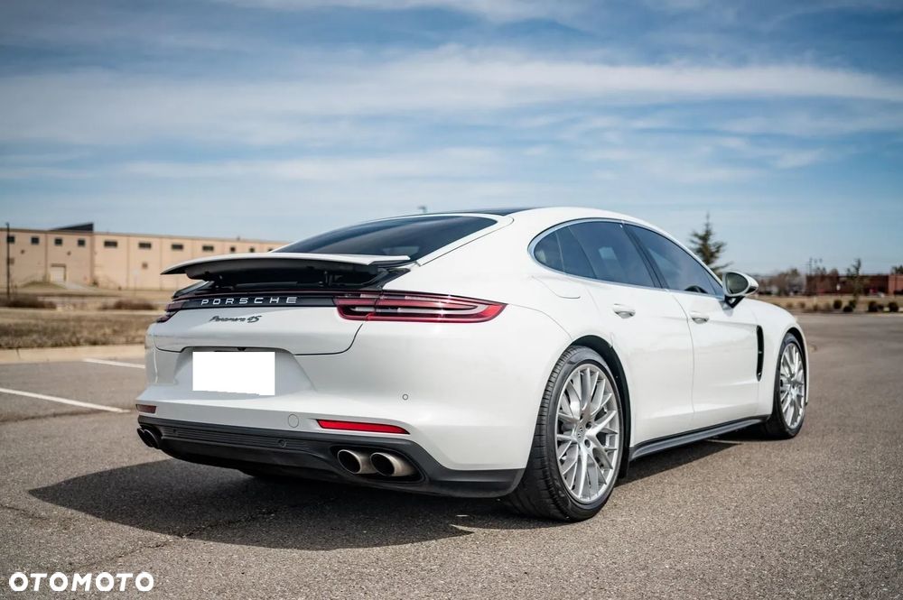 Porsche Panamera 4S - 7