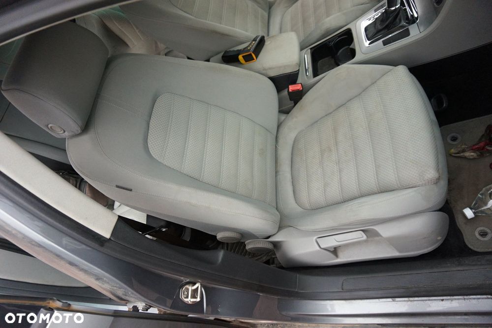 VOLKSWAGEN PASSAT B6 KOMBI 2005 LA7T 2.0 TDI BKP 140KM HQL SZARY na części - 12