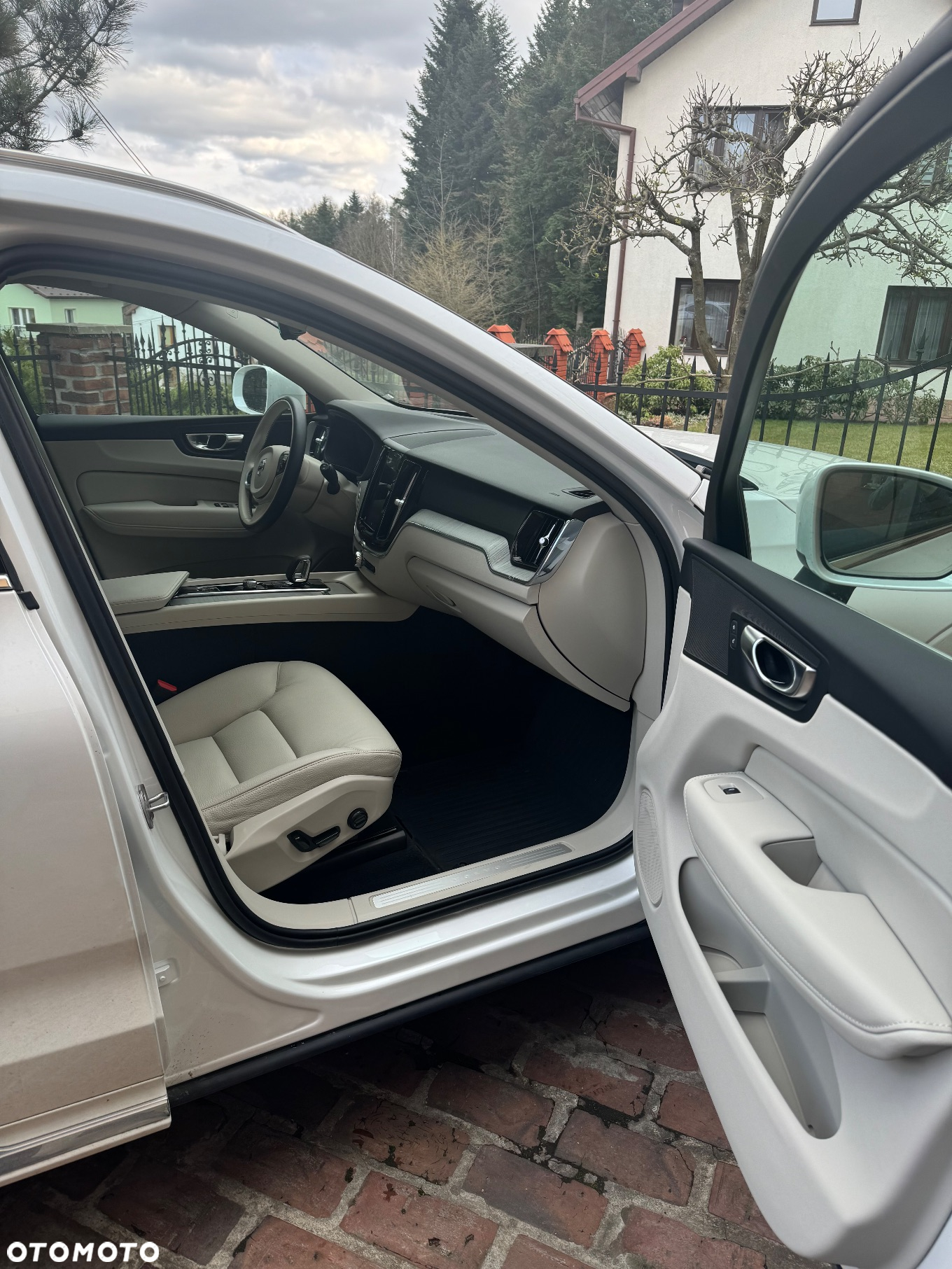 Volvo XC 60 B5 B AWD Plus Bright - 21