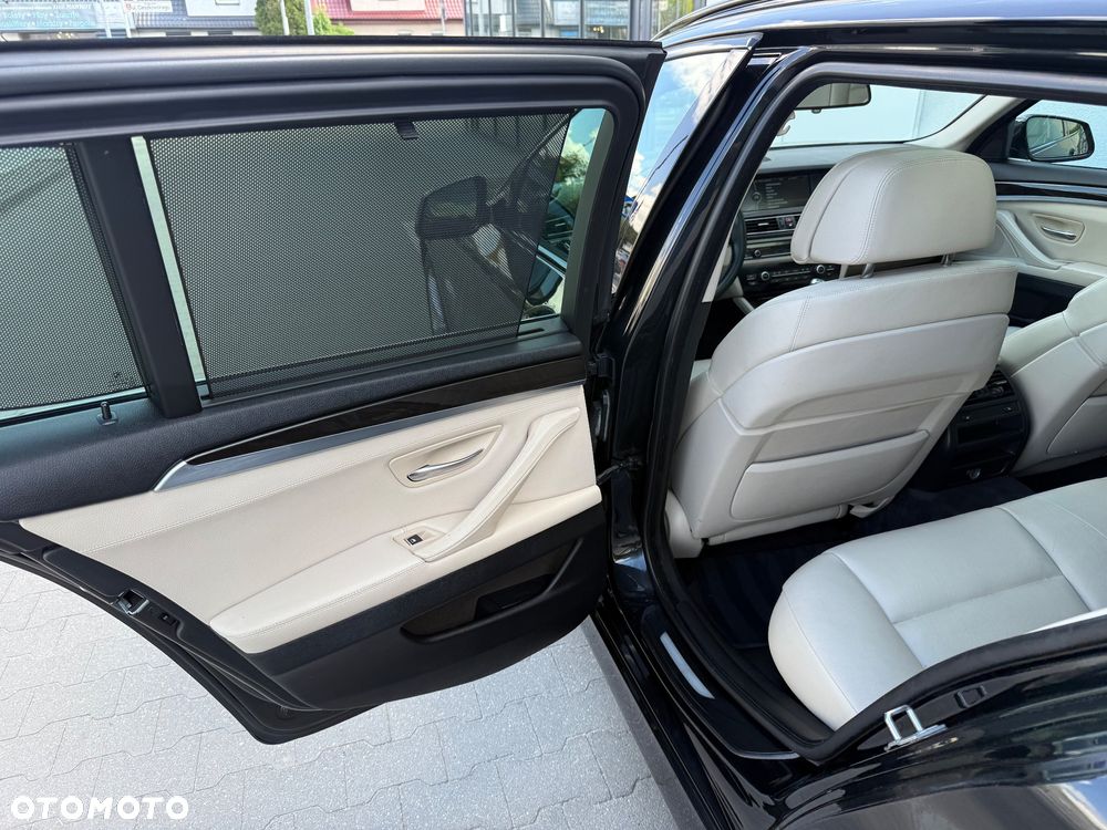 BMW Seria 5 525d Sport-Aut - 21