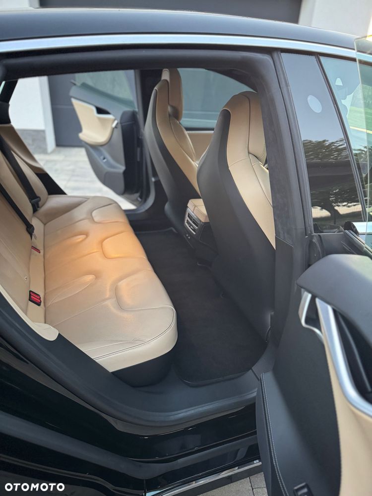 Tesla Model S - 38