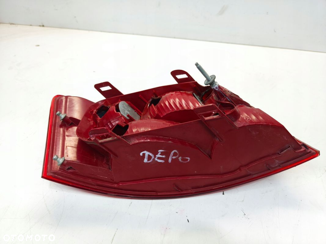 LAMPA PRAWY TYŁ W BŁOTNIK AUDI A6 C6 SEDAN DEPO - 10