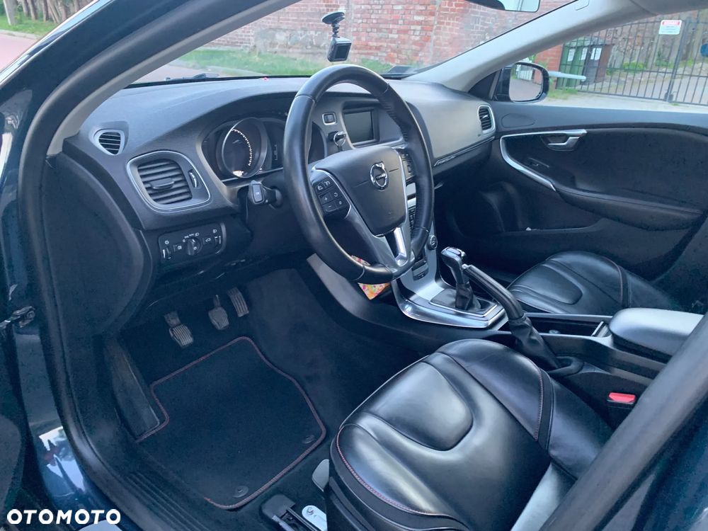 Volvo V40 Cross Country T3 Drive-E Ocean Race - 11