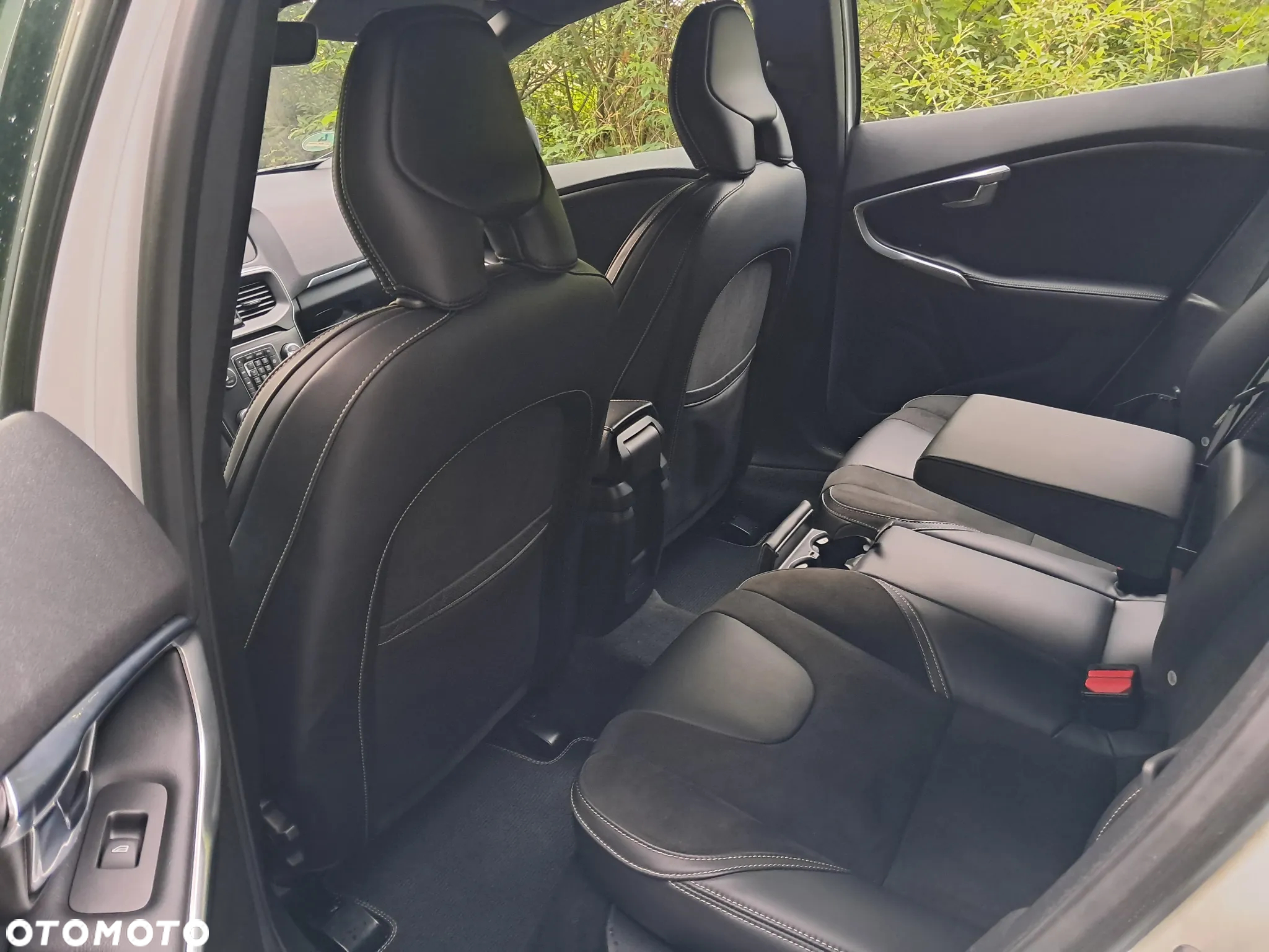 Volvo V40 T2 Drive-E R-Design Momentum - 11