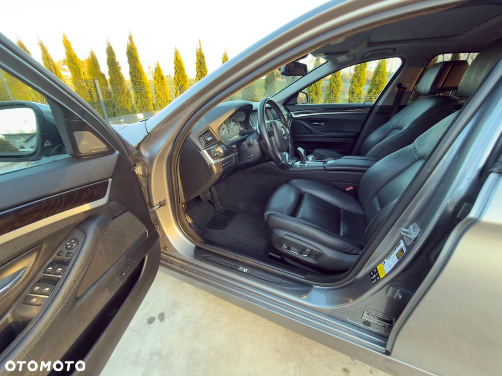 BMW Seria 5 528i xDrive Sport-Aut Luxury Line - 17