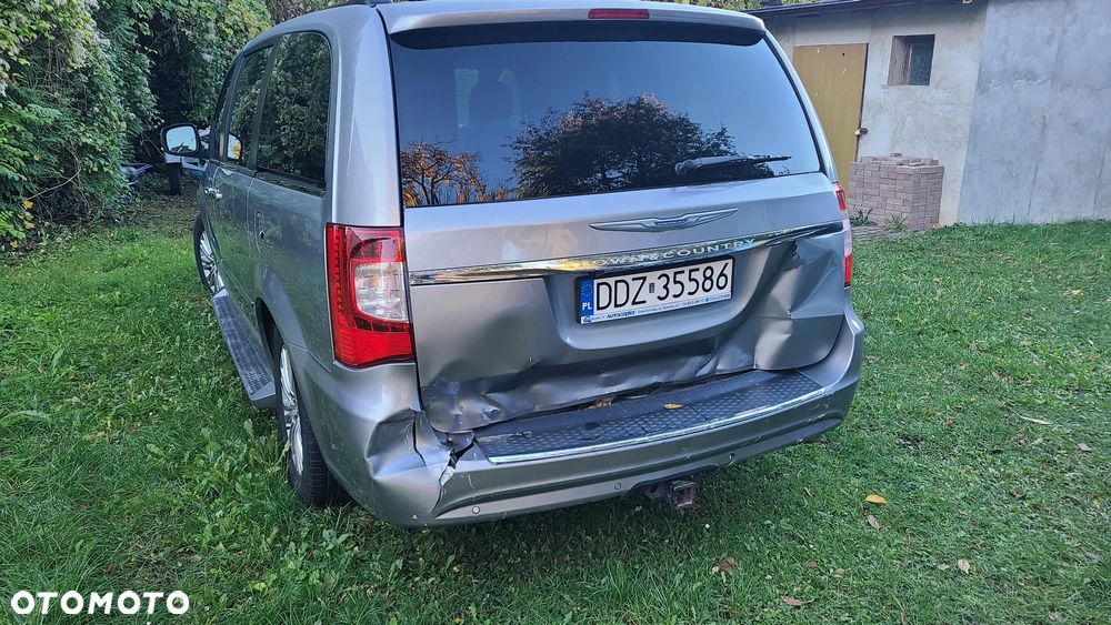 Chrysler Town & Country - 2