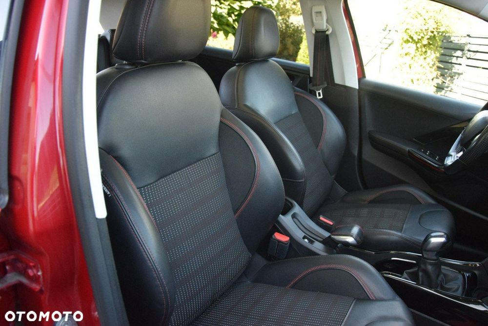 Peugeot 2008 1.2 Pure Tech Allure S&S - 24
