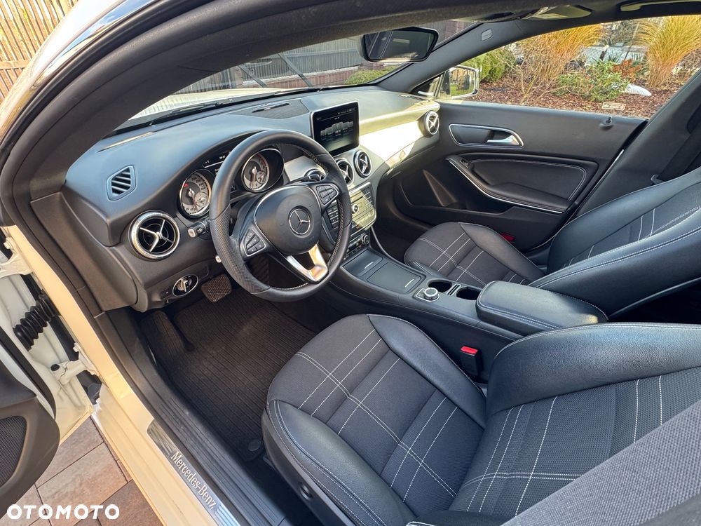 Mercedes-Benz CLA 250 7G-DCT - 13