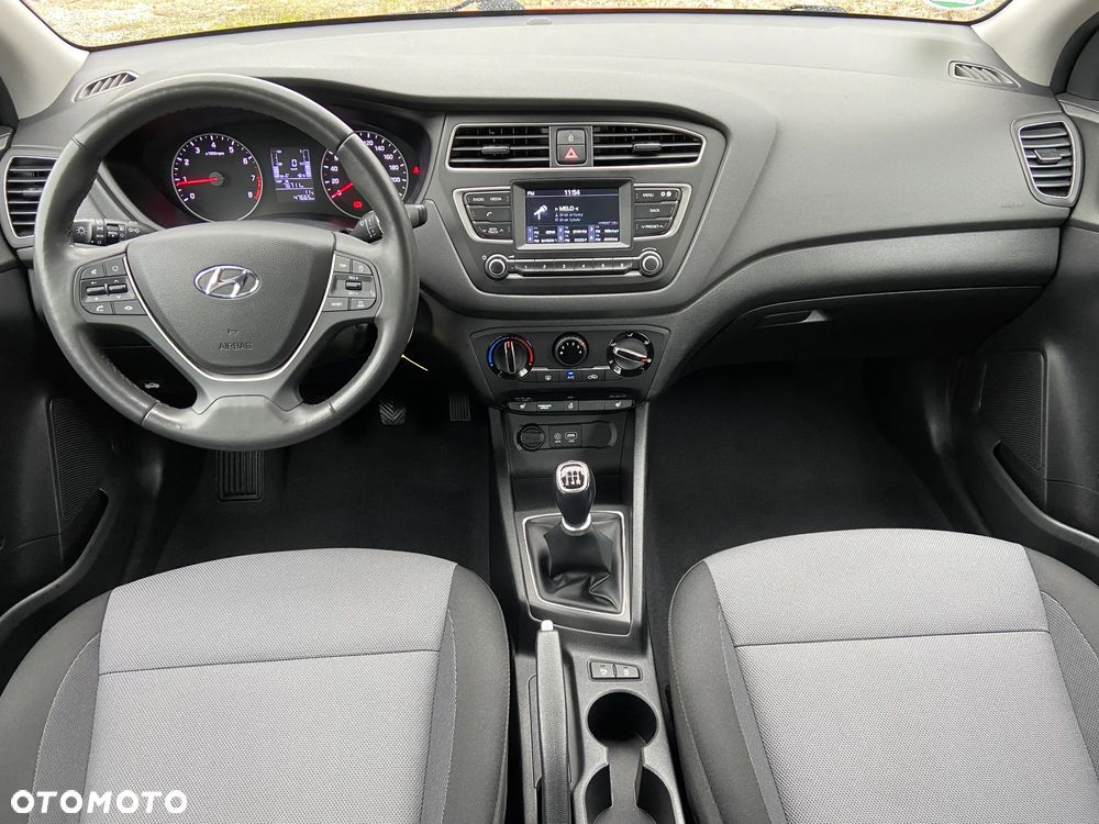 Hyundai i20 - 24