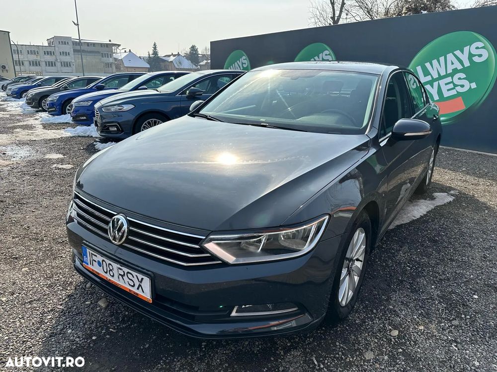 Volkswagen Passat - 1