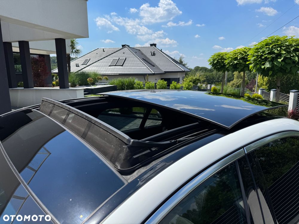 Mercedes-Benz Klasa E 200 4-Matic 9G-TRONIC - 2