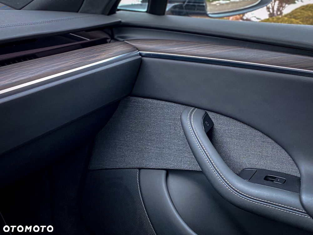 Tesla Model S - 40