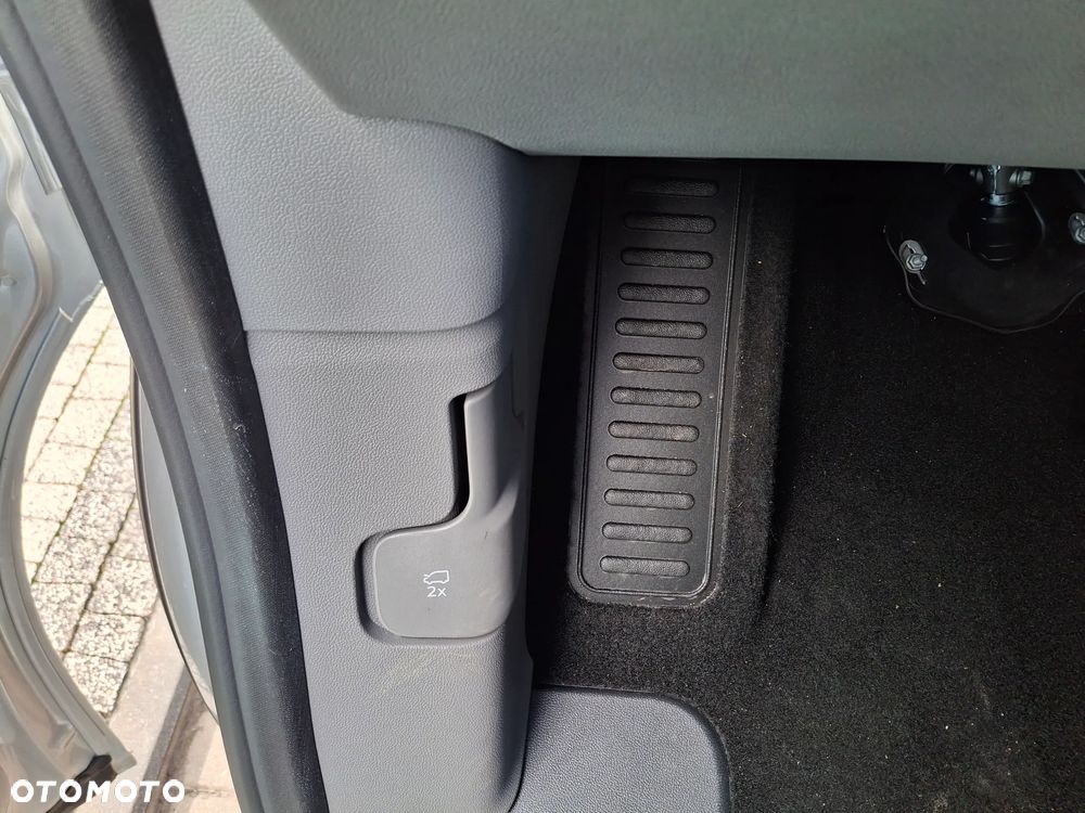 Volkswagen Caravelle - 12