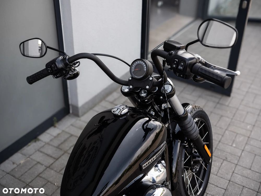 Harley-Davidson Softail Street Bob - 14