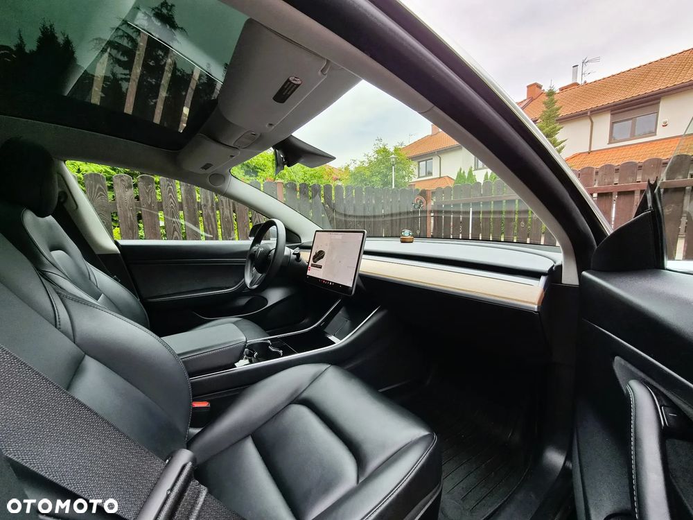 Tesla Model 3 - 7