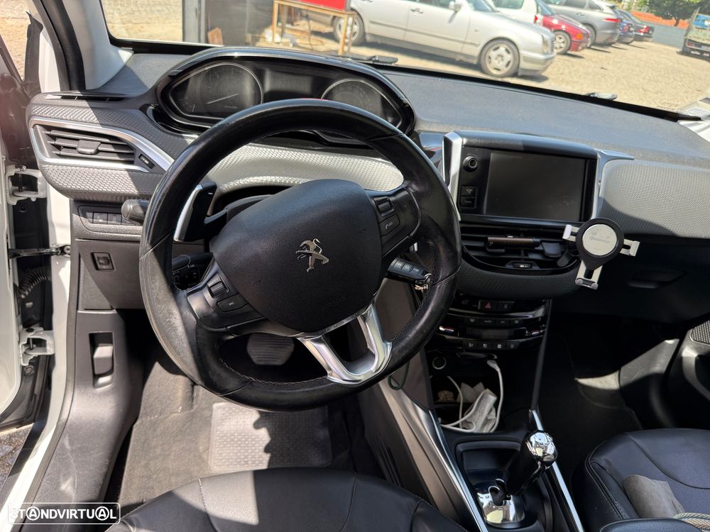 Peugeot 2008 1.6 e-HDi Allure 2-Tronic - 11