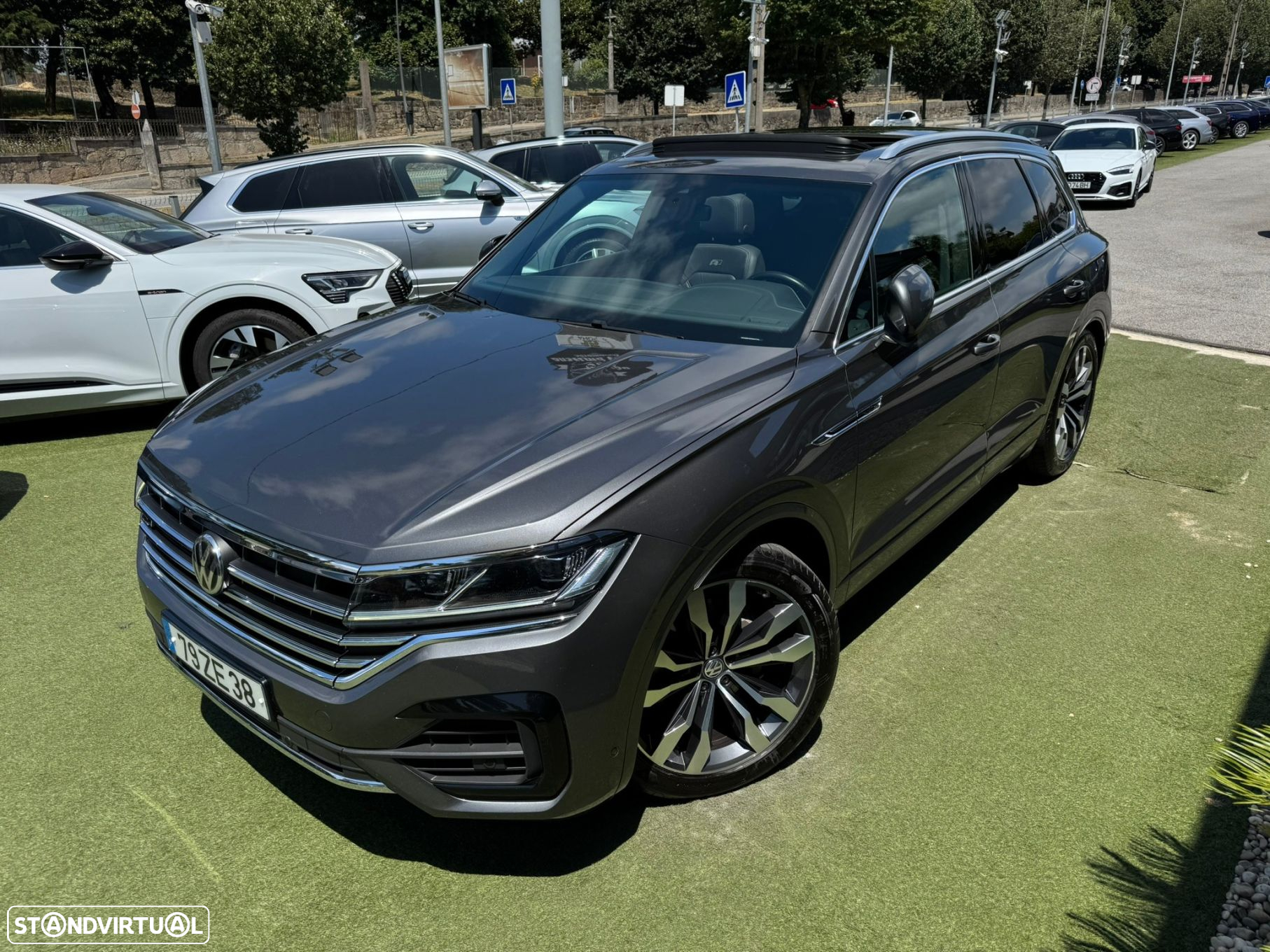VW Touareg 3.0 TDI V6 R-Line - 6