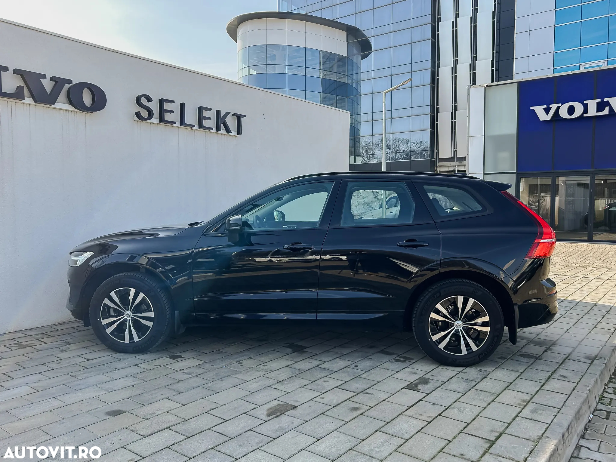 Volvo XC 60 B5 MHEV AT8 AWD Momentum Pro - 6