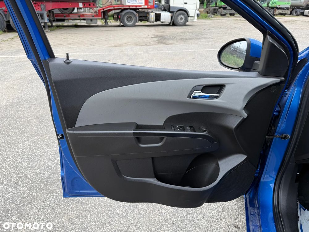 Chevrolet Aveo 1.6 LTZ - 22