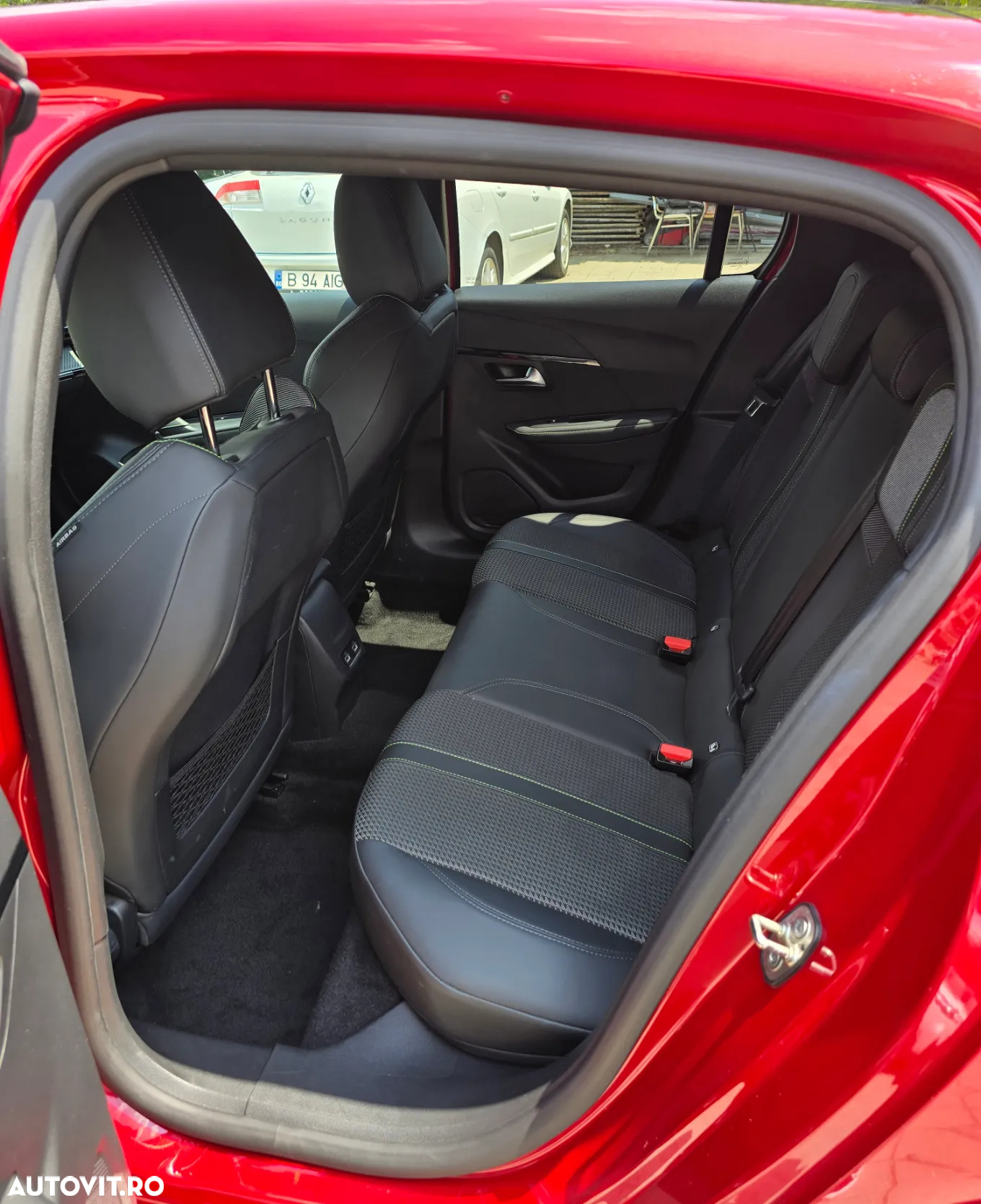 Peugeot 208 1.2 L PureTech STT EAT8 GT Line - 12