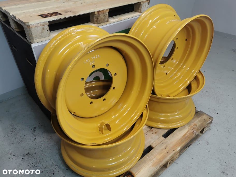 CAT TH 82 {Felga DW25X12} - 5
