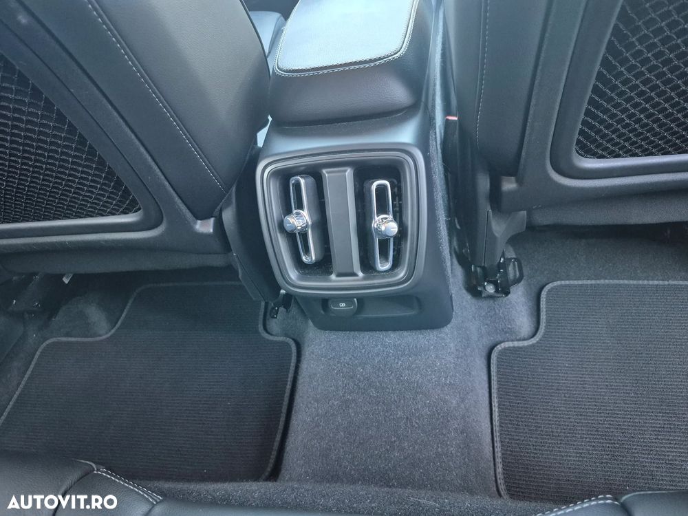 Volvo XC 40 T2 Plus Dark - 26