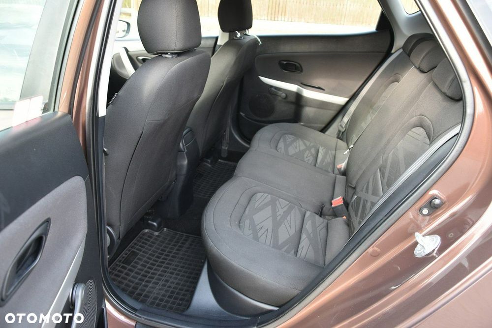 Kia Ceed - 12