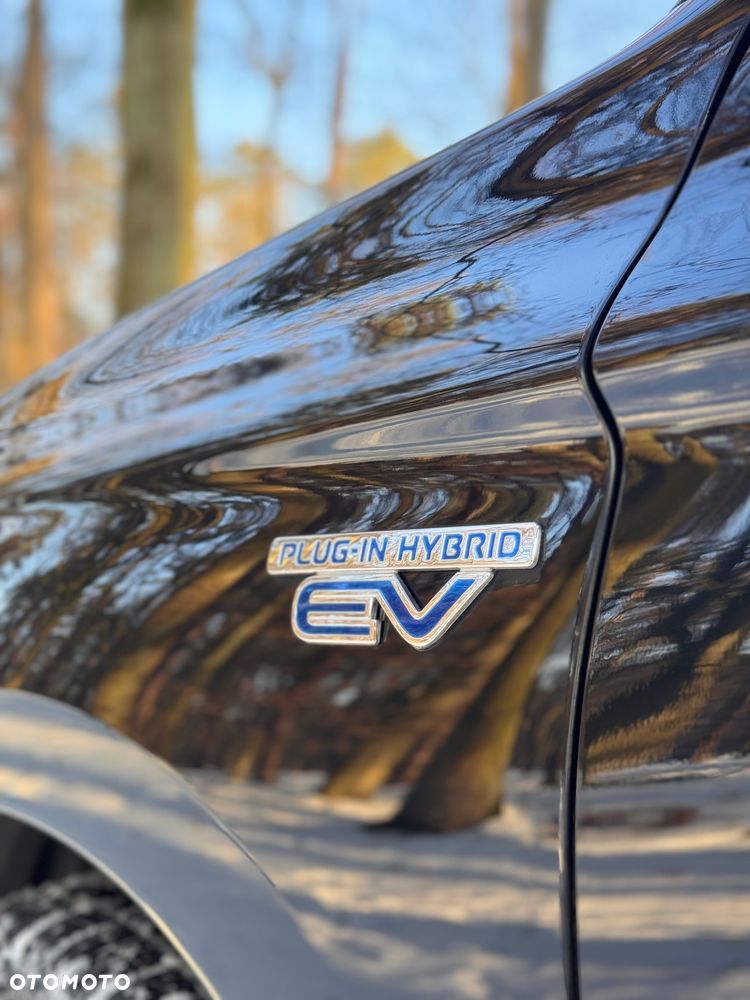 Mitsubishi Outlander Intense + - 23